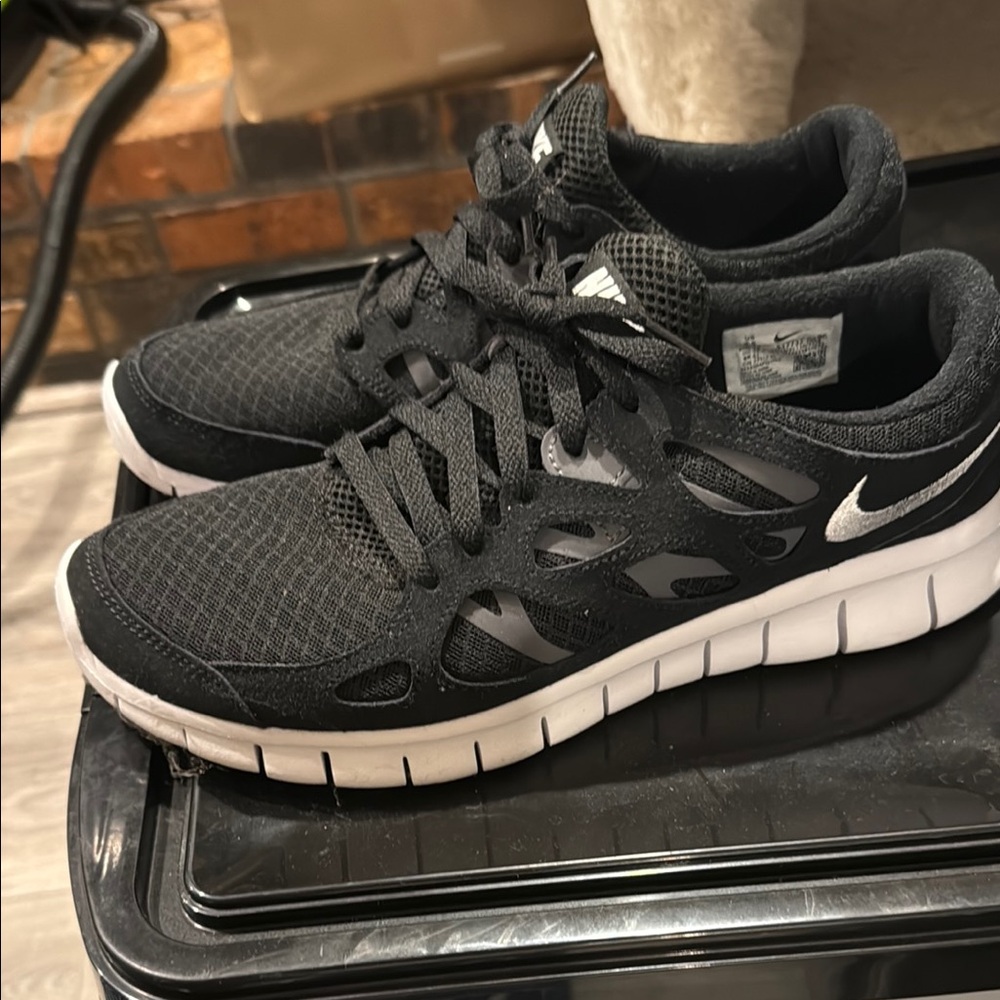 Nike Free Run 2 Black and white mens 9.5